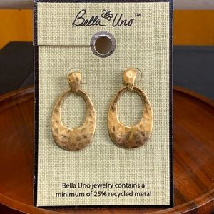 NWT Bella Uno gold tone hammered earrings